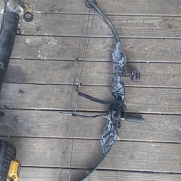 Compound bow - Picture 1 of 1